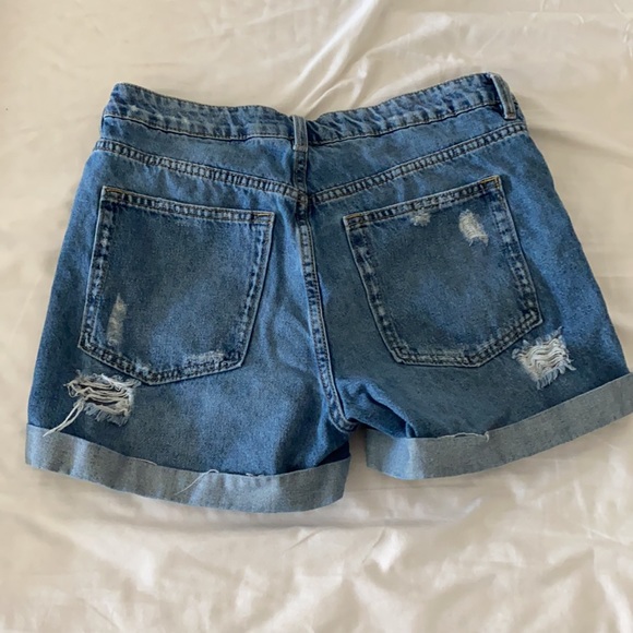 H&M button fly ripped Jean shorts - Picture 4 of 7